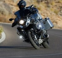 Las motocicletas pueden llevar luces antiniebla